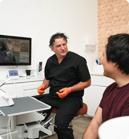Consultation et explication du diagnostic par le Dr Boublil à un patient