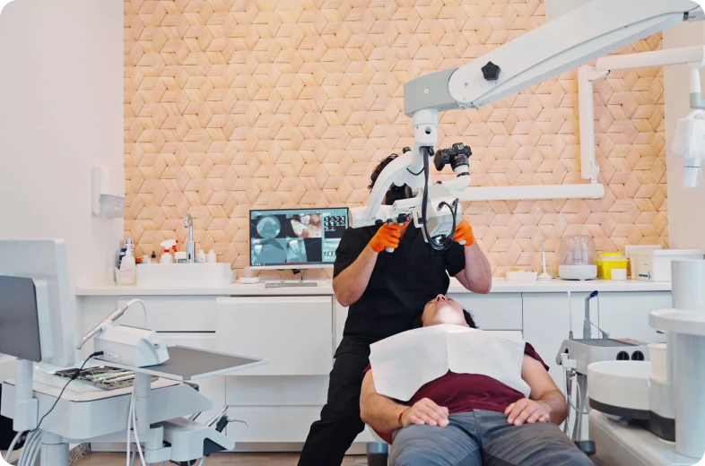 Traitement endodontique sous microscope opératoire réalisé par le Dr Boublil à Paris